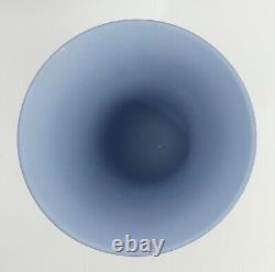 Vase dansant Wedgwood Blue Jasper Ware de 1997