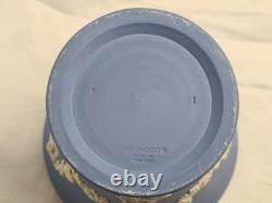 Vase en Jasperware bleu Wedgwood figures classiques