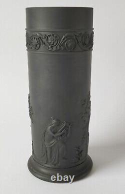 Vase en basalte noir Wedgwood Jasperware de 6 1/2 pouces