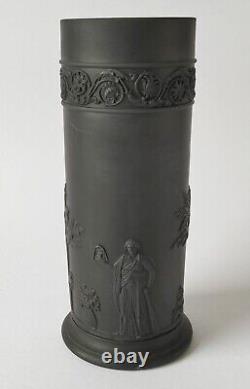 Vase en basalte noir Wedgwood Jasperware de 6 1/2 pouces