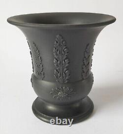 Vase en basalte noir Wedgwood Roseau et Fleurs