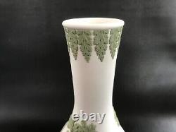 Vase en grand format en jaspe blanc de Wedgwood en excellent état