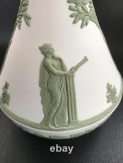 Vase en grand format en jaspe blanc de Wedgwood en excellent état