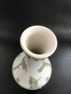 Vase en grand format en jaspe blanc de Wedgwood en excellent état