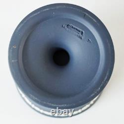 Vase en jaspe Wedgwood Portland bleu de 7 1/2 pouces