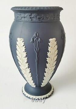 Vase en jaspe Wedgwood bleu Portland Acanthus et Jonc