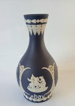 Vase en jaspe Wedgwood bleu Portland avec bordure de laurier
