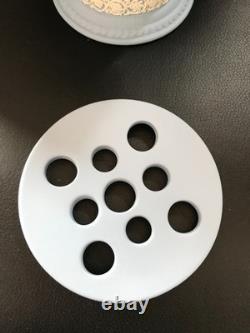 Vase en jaspe Wedgwood bleu à deux anses représentant le centaure Chiron et Achille