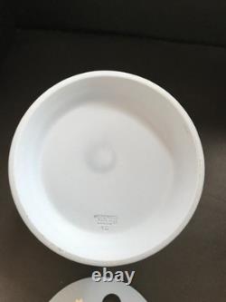 Vase en jaspe Wedgwood bleu à deux anses représentant le centaure Chiron et Achille