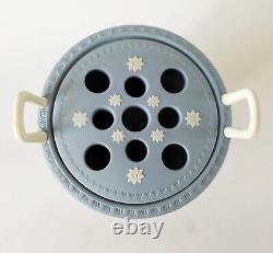 Vase en jaspe Wedgwood bleu à deux poignées représentant le centaure Chiron et Achille