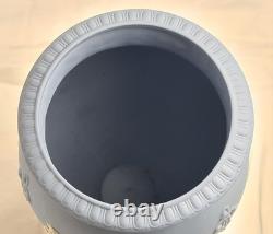 Vase en jaspe Wedgwood bleu avec acanthes et jonc