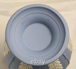 Vase en jaspe Wedgwood bleu avec acanthes et jonc