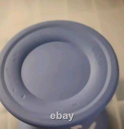 Vase en jaspe Wedgwood bleu design néoclassique daté au fond 1872 antique