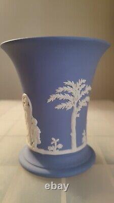 Vase en jaspe Wedgwood bleu design néoclassique daté au fond 1872 antique
