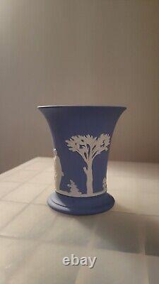 Vase en jaspe Wedgwood bleu design néoclassique daté au fond 1872 antique