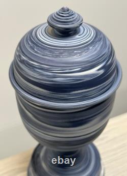 Vase en jaspe Wedgwood marbré solide, urne avec couvercle tricolore bleue, rare, signée