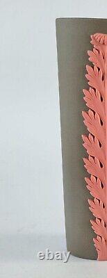 Vase en jaspe Wedgwood taupe et terracotta 'Bullrush'