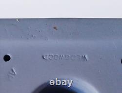 Vase en jaspe bleu Wedgwood avec anses jumelées, urne trophée