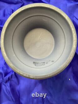 Vase en jaspe bleu foncé Wedgwood avec motif de feuille d'acanthe, hauteur 19,5 cm