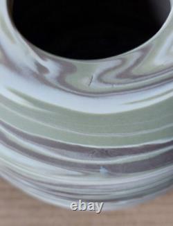 Vase en jaspe marbré vert tourbillonnant de Wedgwood