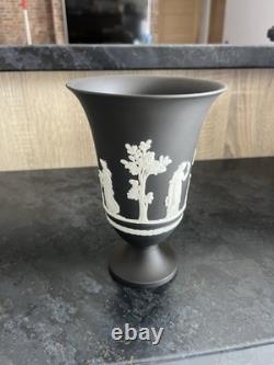 Vase en jaspe noir Wedgwood
