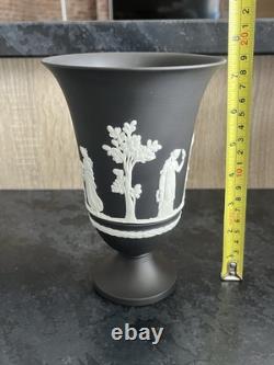Vase en jaspe noir Wedgwood