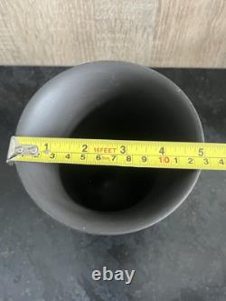 Vase en jaspe noir Wedgwood