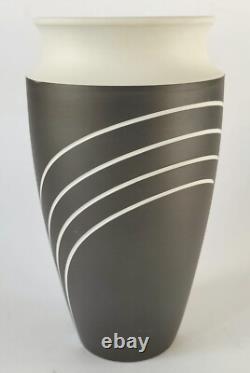 Vase en jaspe noir Wedgwood Symétrie 7 pouces