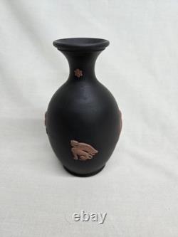 Vase en jaspe noir Wedgwood et en terre cuite de style égyptien