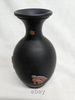 Vase en jaspe noir Wedgwood et en terre cuite de style égyptien