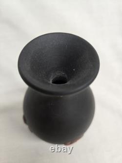 Vase en jaspe noir Wedgwood et en terre cuite de style égyptien