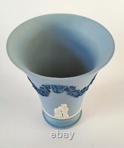 Vase en jaspe tri couleur Wedgwood avec tête de lion et guirlande