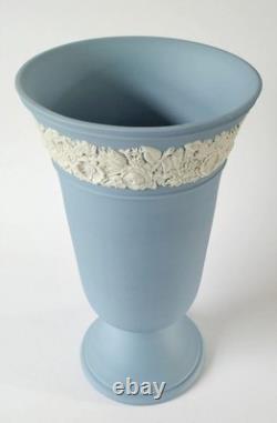 Vase en jasperware Wedgwood bleu, 9 1/2 pouces
