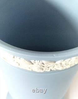 Vase en jasperware Wedgwood bleu, 9 1/2 pouces