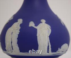 Vase en jasperware Wedgwood bleu cobalt victorien 1884
