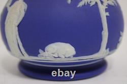 Vase en jasperware Wedgwood bleu cobalt victorien 1884