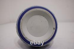 Vase en jasperware Wedgwood bleu cobalt victorien 1884