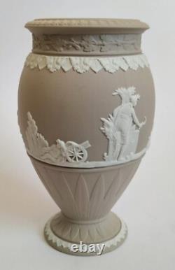 Vase en jasperware Wedgwood jasper taupe clair Bountiful