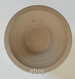 Vase en jasperware Wedgwood jasper taupe clair Bountiful