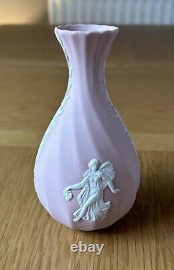 Vase en petit jasperware rose rare Wedgwood avec les heures dansantes