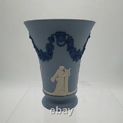 Vase en trompette en jaspe tricolore néoclassique de Wedgwood avec lion et guirlande, 6 pouces de hauteur