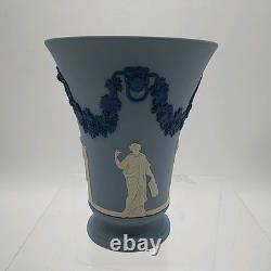 Vase en trompette en jaspe tricolore néoclassique de Wedgwood avec lion et guirlande, 6 pouces de hauteur