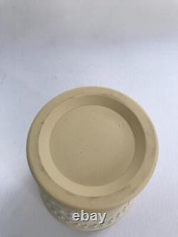 Vase en trompette en jasperware Wedgwood motif primevère jaune 10 cm de hauteur