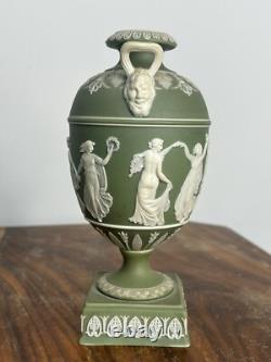 Vase en urne vert à double anse en jaspe Wedgwood