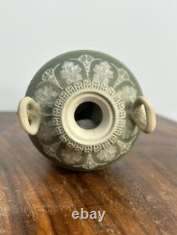 Vase en urne vert à double anse en jaspe Wedgwood