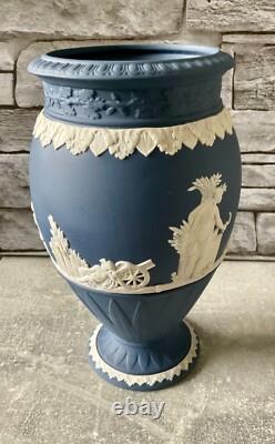 Vase large abondant en jaspe Wedgwood blanc sur jaspe bleu de Portland, rare