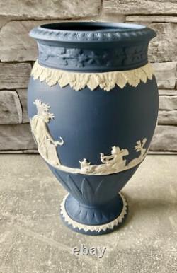 Vase large abondant en jaspe Wedgwood blanc sur jaspe bleu de Portland, rare