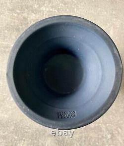 Vase large abondant en jaspe Wedgwood blanc sur jaspe bleu de Portland, rare