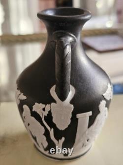 Vase miniature Portland en jaspe Wedgwood, très rare, vers 1870, base à bonnet phrygien C1870