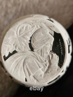Vase miniature Portland en jaspe Wedgwood, très rare, vers 1870, base à bonnet phrygien C1870